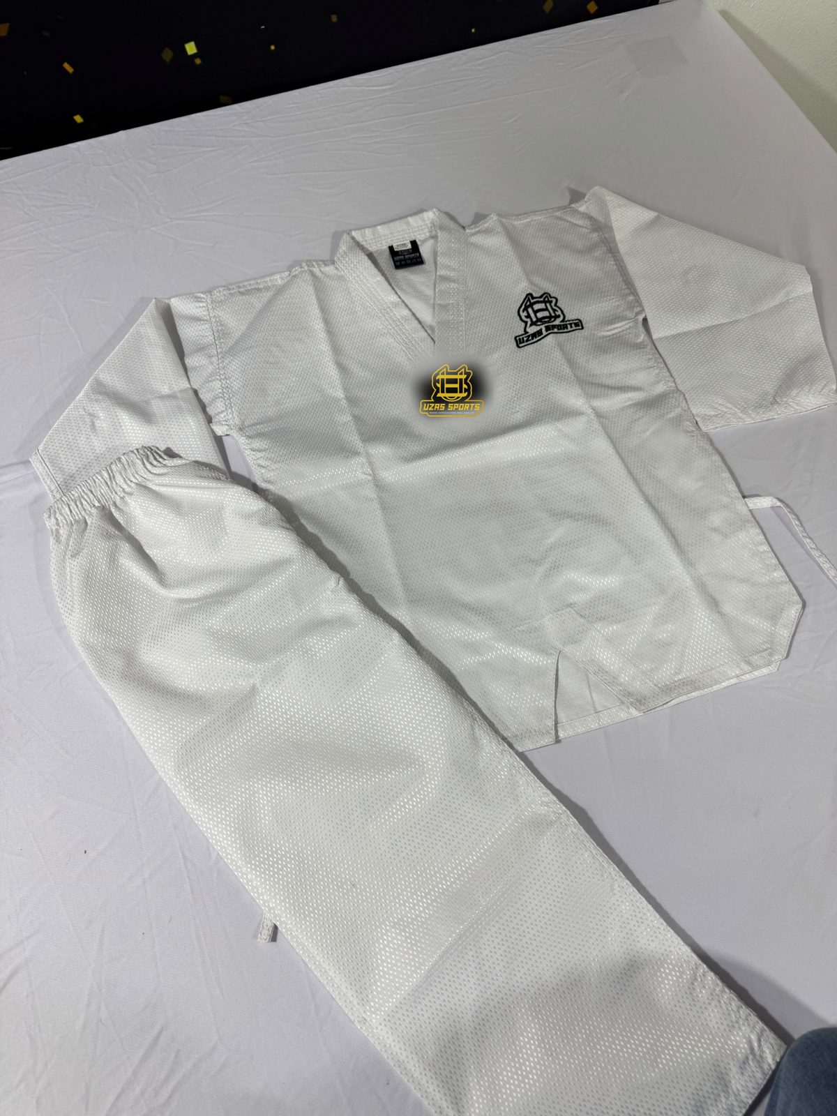 Student taekwondo uniform set with embroidered chest logo